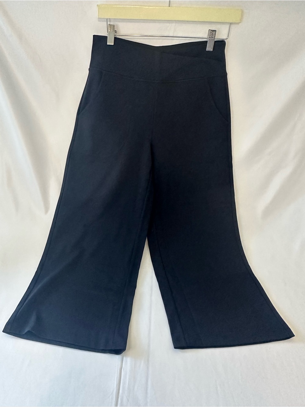 G4Free Womens Black Cropped Pull On Yoga Pants Stretch M 23 Inseam wide leg nwt